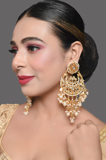 Gold toned Kundan chandbali with pearl